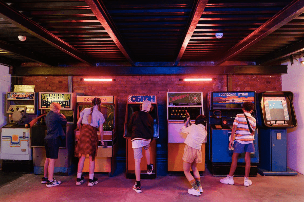 Nightlife Guide to the Emerald Coast Arcade games