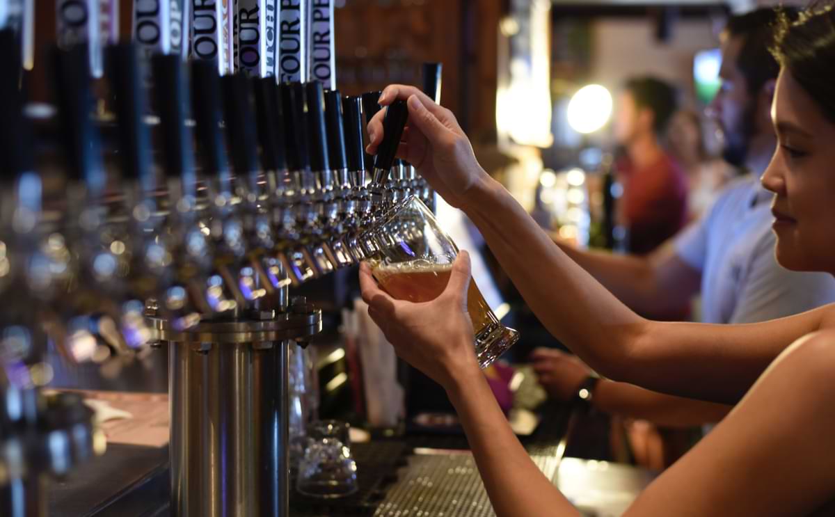 Nightlife Guide to the Emerald Coast Beer on tap